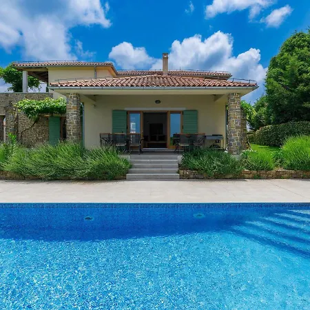 Villa Remington By Interhome