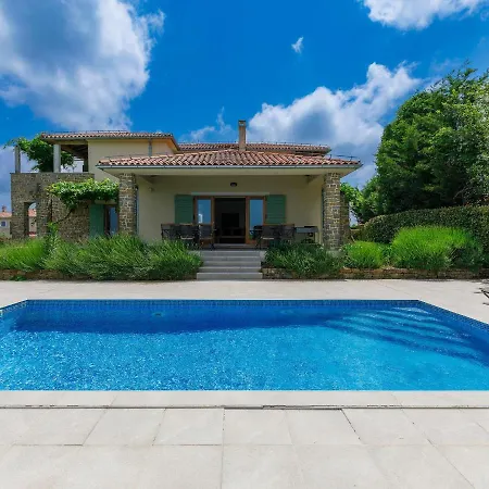 Villa Remington By Interhome