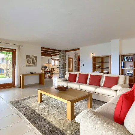 Villa Villa Remington By Interhome *