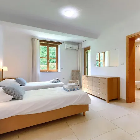 Villa Villa Remington By Interhome